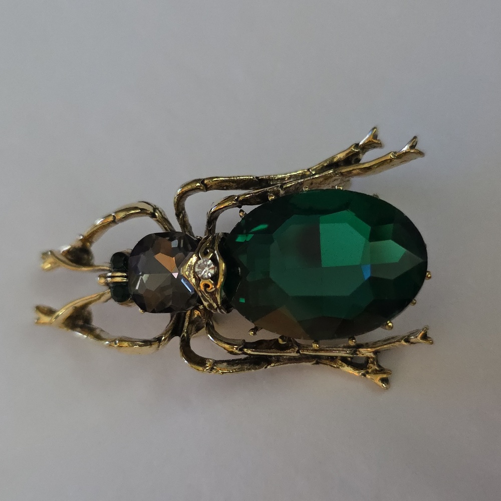 Beetle Bug Brooch  Just Amazing Must have not for the Girly Girl Sim Emerald